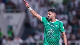 بِالفيديو: محرز ممرّرا حاسما ومتذمّرا من المدرّب