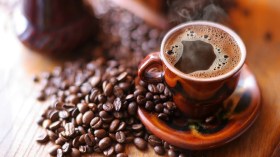ما يحدث في جسمك دقيقة بدقيقة بعد شرب أول فنجان قهوة!