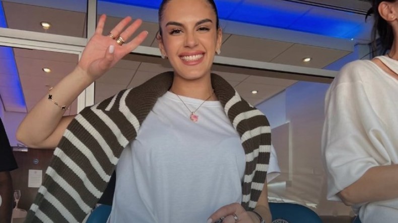 ابنة غوارديولا تلفت الأنظار في احتفالات الدوري الإنجليزي