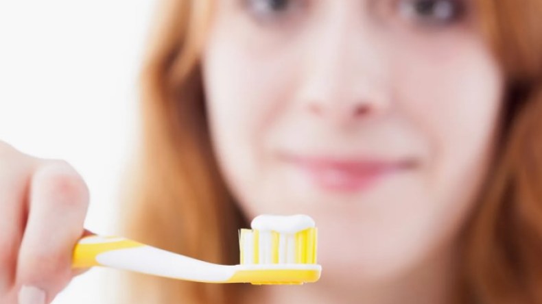 إصفرار الأسنان أسباب صحية وأخرى غير مألوفة