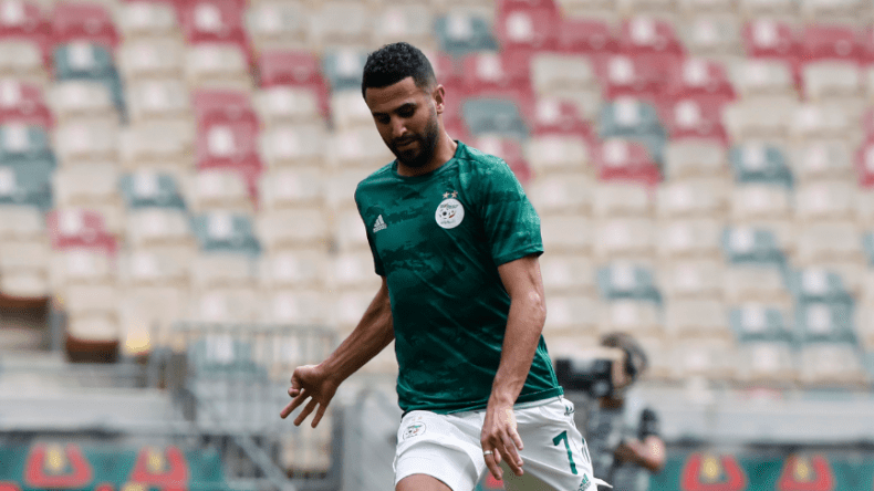 سيارة رياض محرز “الفخمة” تتعرض لحادث مرور