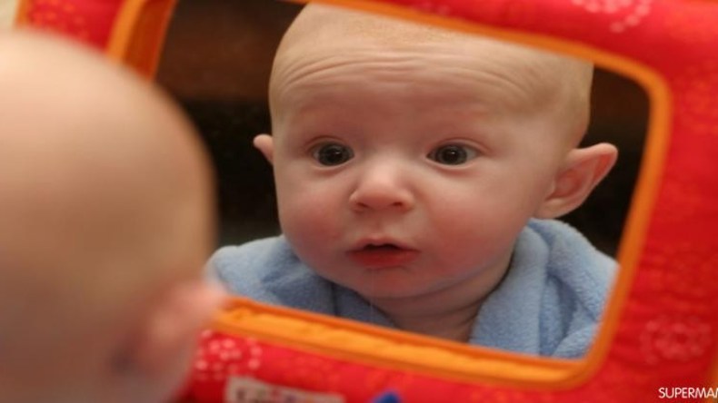 المرآة مهمة لتطوير مهارات طفلك لكن عليك الحذر!