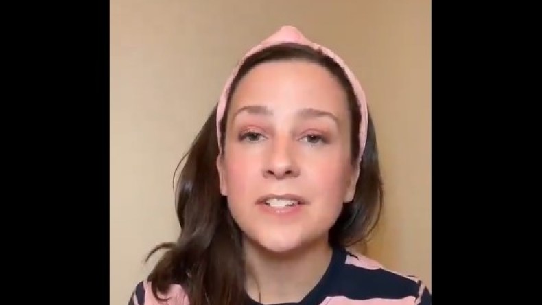 يوتيوبر أمريكية شهيرة تتعرض لانتقادات حادة بسبب أطفال إسرائيل!