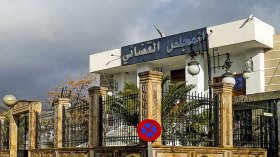 يكبلون تسعينيا وزوجته العجوز.. يعتدون عليهما ويسرقون ماشيتهما