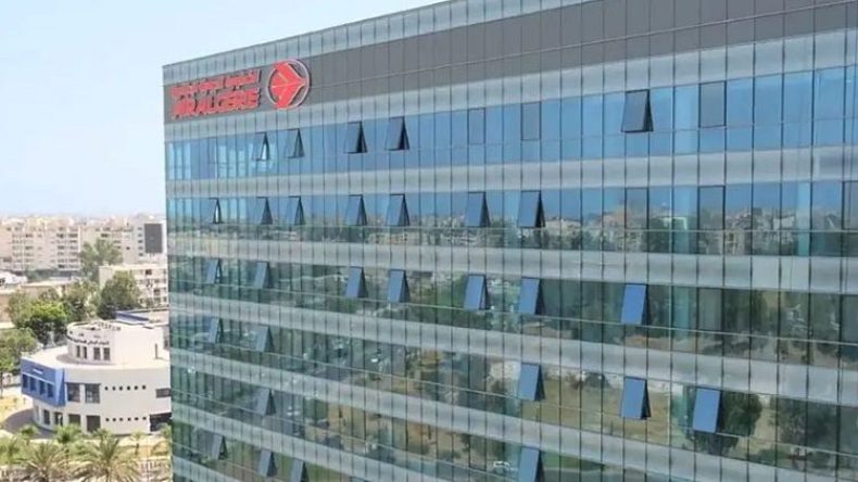 الجوية الجزائرية تقتني 10 طائرات جديدة من طراز بوينغ “737 ماكس 8”!