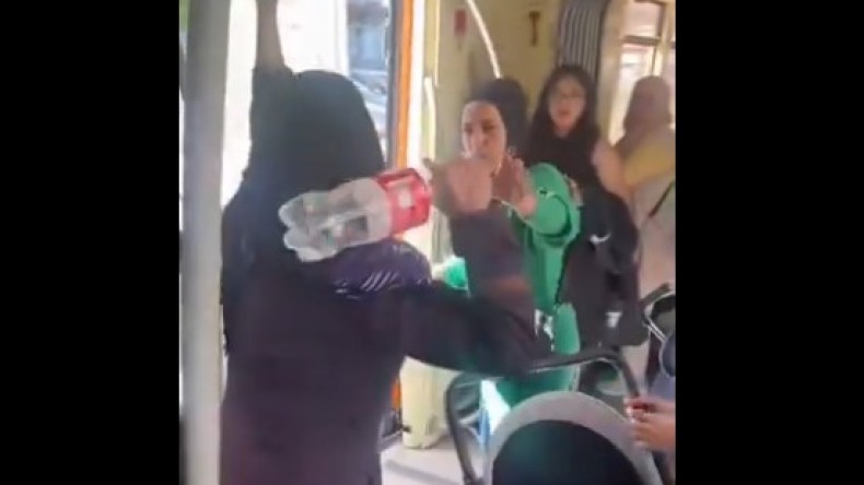 تركيات يطردن سورية من المترو.. ما قصة الاعتداءات على الأجانب في أنقرة؟ (فيديو)