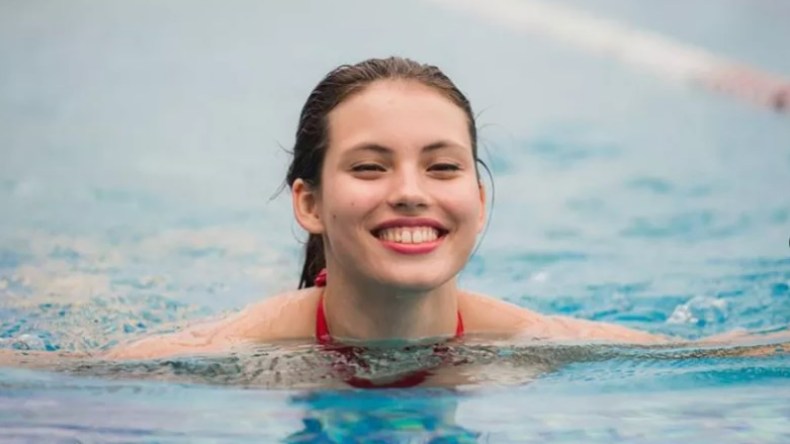 السباحة للسيدات.. علاج لآلام المفاصل ورياضة منقذة للحياة