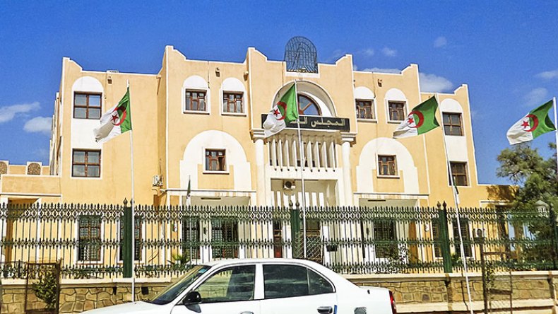 حريق بغرفة فندق يجر رجل أعمال إلى أروقة العدالة !