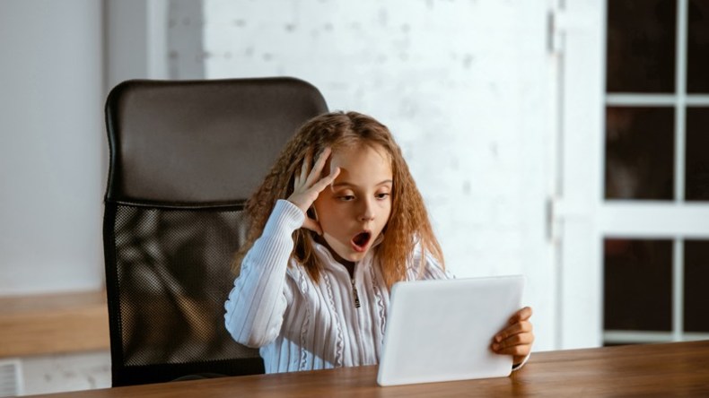 التنمر والاعتداء ومضايقات الأطفال عبر الإنترنت