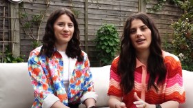 بريطانية تحظى بتكريم ملكي بعد إنقاذ توأمها من فكي تمساح!