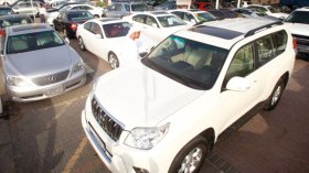 تحايل واسع في جمركة سيارات مستوردة من الإمارات