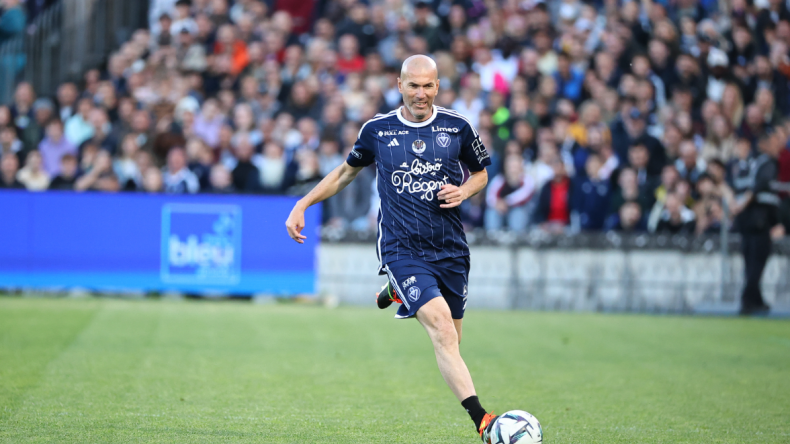 بالفيديو.. زيدان يستعرض مهاراته في مباراة ودية