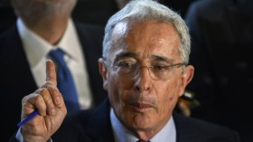 الرئيس الكولومبي السابق أمام القضاء بتهمة الرشوة والتلاعب بالشهود