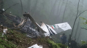 شاهد.. نقل جثمان الرئيس الإيراني ومرافقيه بعد تحطم المروحية