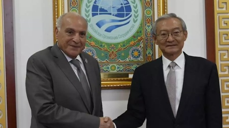 عطاف يلتقي الأمين العام لمنظمة شانغهاي للتعاون