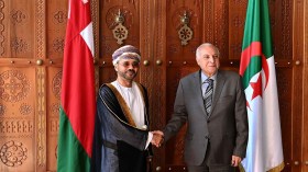 عطاف يستقبل نظيره العماني