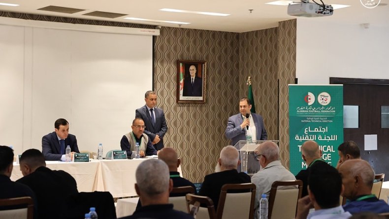 ضرورة إبراز الكفاءات الجزائرية ومواكبة تطور كرة القدم في العالم