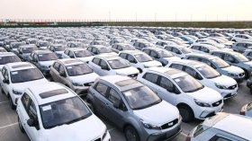 جيلي الصينية تستورد 1800 سيارة جديدة عبر ميناء ”جن جن” ‏