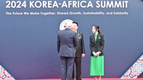 عطاف يُستقبل من طرف رئيس كوريا الجنوبية (فيديو)