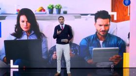 رغم خطورتها على النمو النفسي .. الهواتف الذكية ملاذ الأولياء لتهدئة أولادهم