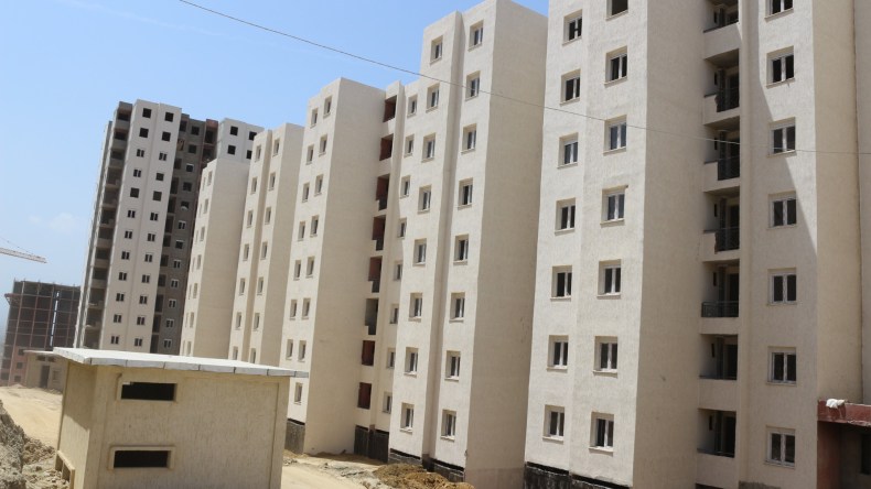 الحكومة تدرس تعديل شروط الاستفادة من سكنات “عدل 3”