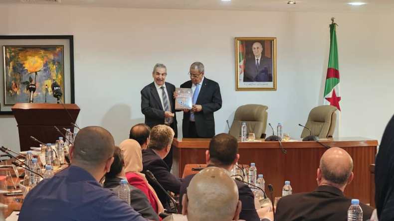 اللغة العربية تقتحم الصناعة الجزائرية بقاموس جديد