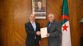 عطاف يتسلّم أوراق اعتماد سفيرين جديدين لدى الجزائر