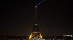 Cercueils devant la tour Eiffel: voici la réaction de Moscou!