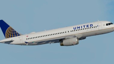 Grosse frayeur! Un Airbus perd des pièces de moteur en plein vol