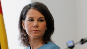 “بدون ماكياج سأبدو مثل حفار القبور”.. وزيرة ألمانية تدافع عن نفقات التجميل!