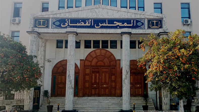 عصابة تستعمل “كلاشينكوف” وتقتحم فيلات الأثرياء لسرقتها بعنابة