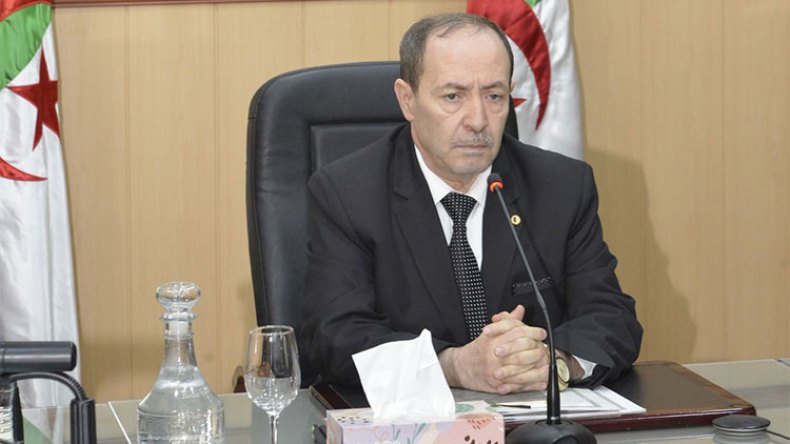 رئيس الجمهورية يتابع كل تفاصيل القانون الأساسي للأستاذ