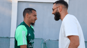 بالفيديو.. بن زيمة يزور “الخضر” في مركز سيدي موسى