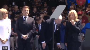 Biden confus, une séquence très gênante à côté de Brigitte Macron (VIDEO)