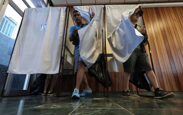 Législatives: les Français votent pour un scrutin historique