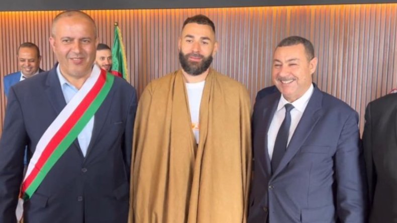 بِالفيديو والصّور: تكريم بن زيمة في وهران