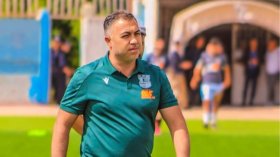 المدرّب بن دريس يرمي المنشفة