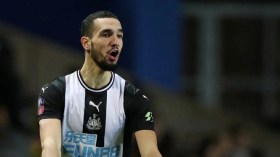 إدارة نيوكاسل تتعاطف مع بن طالب