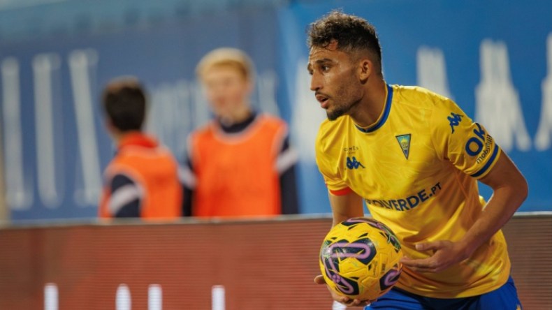 قيطان ينال جائزة أحسن لاعب