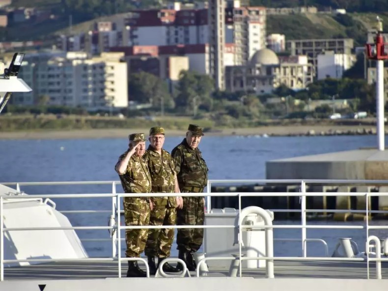 Saïd Chanegriha supervise un exercice tactique naval à Jijel