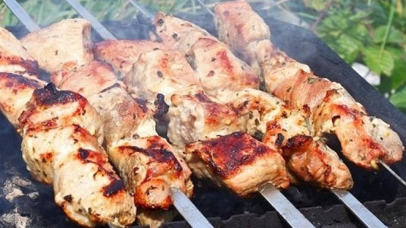 تجنب أضرار الشواء على الفحم بهذه الطرق الآمنة