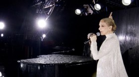 بعد ظهورها متشنجة وتبكي.. سيلين ديون تتحدى مرضها في افتتاح أولمبياد باريس