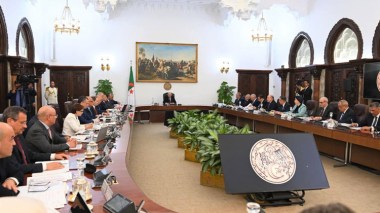 Tebboune ordonne de suivre “rigoureusement” les préoccupations des citoyens