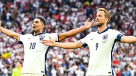 التأهّل لِإنجلترا والتقدير لِسلوفاكيا