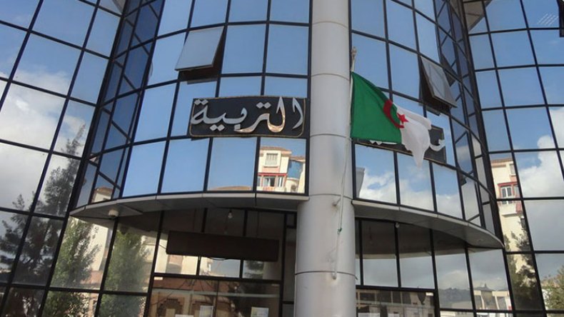 تلميذة بسكيكدة تكتشف نجاحها بعد سنة من “رسوبها”