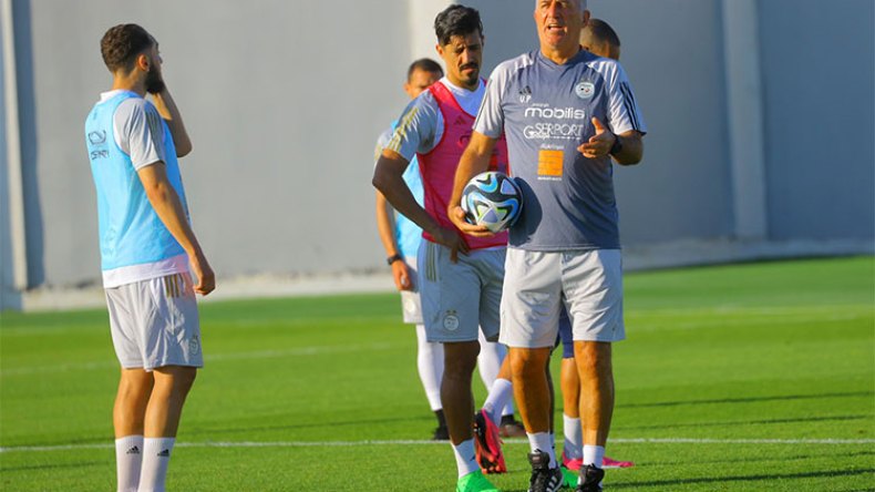 حلايمية وبوخنشوش وديب ينتظرون التفاتة من الناخب الوطني بيتكوفيتش