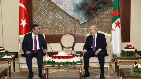 Le président de la République reçoit le vice-président de la République de Turquie