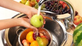 هذه أضرار تناول الفواكه الملوثة بالمبيدات