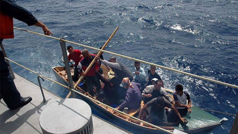 الجزائر تسقط شبكة دولية لتهريب البشر من مالي إلى إيطاليا