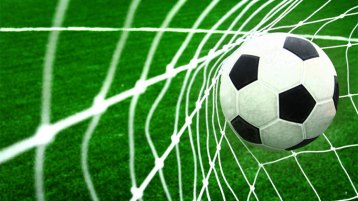 كرة القدم بين الفرجة والمخاطرة